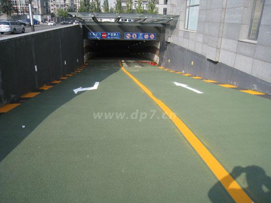 鋪砂止滑坡道地坪-歐進(jìn)建材www.yxshs.cn